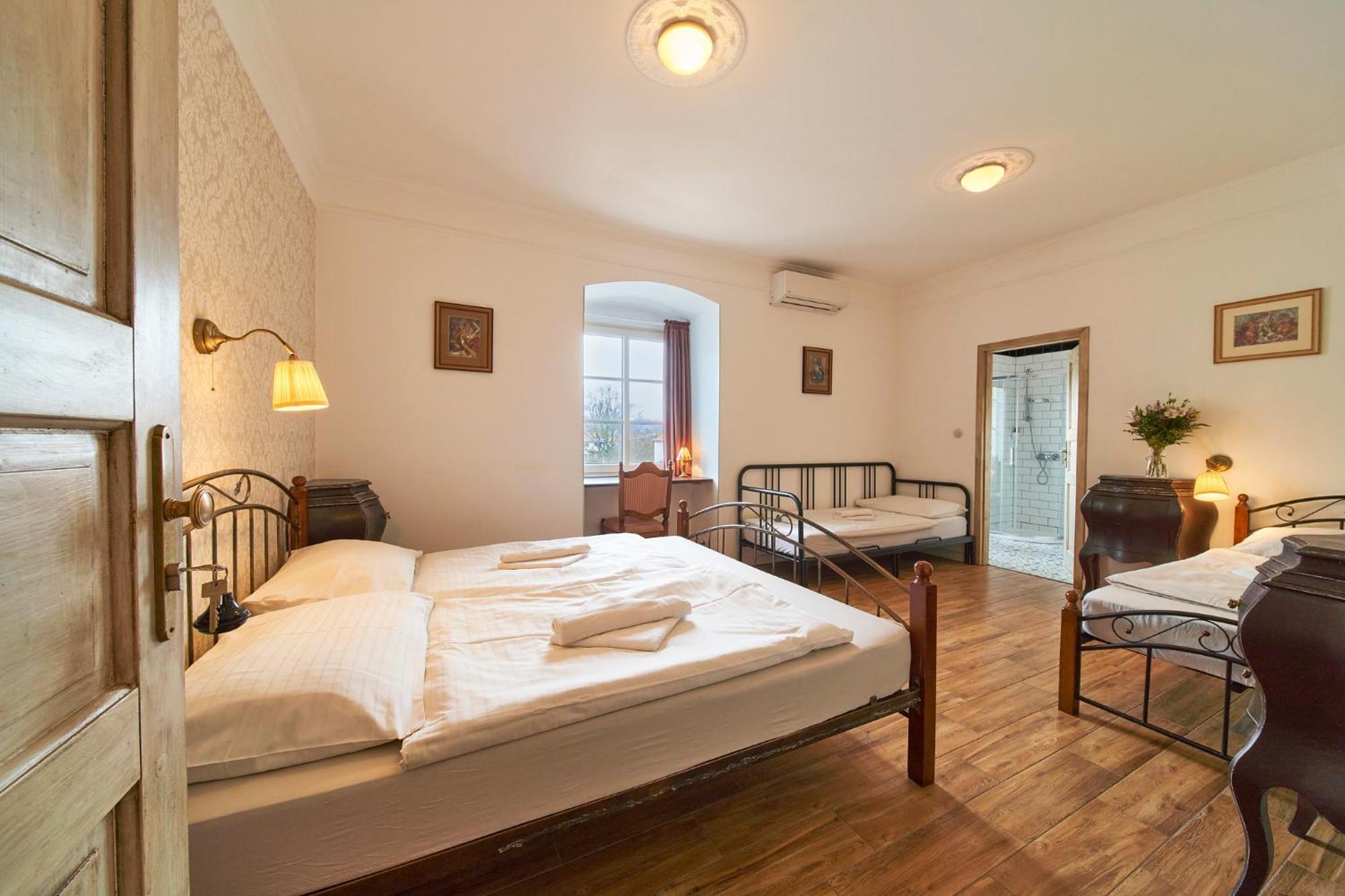 Penzion Zamek Lesany Netvořice Zimmer foto